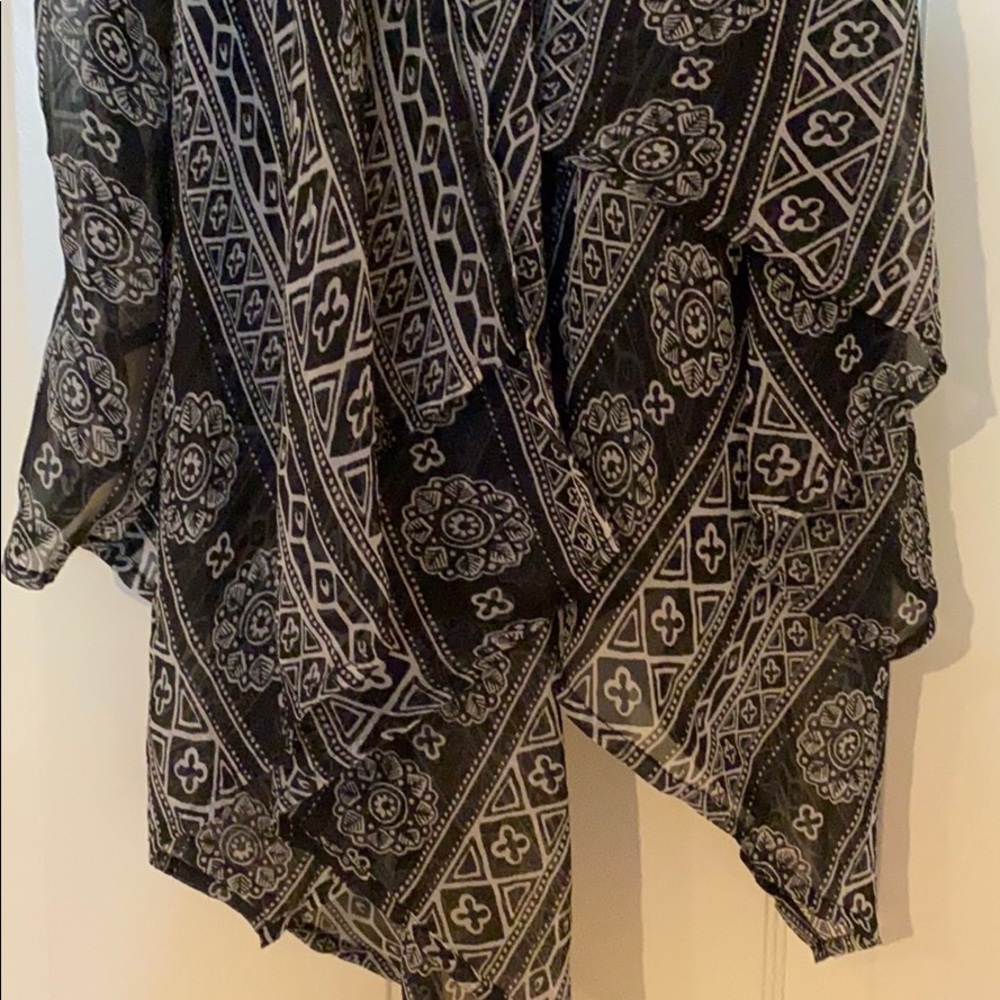 HOLLISTER SHAWL - Picture 2 of 3